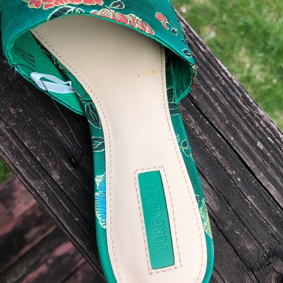 Forever 21 | Green Floral Slides Size 6 - Picture 4 of 5